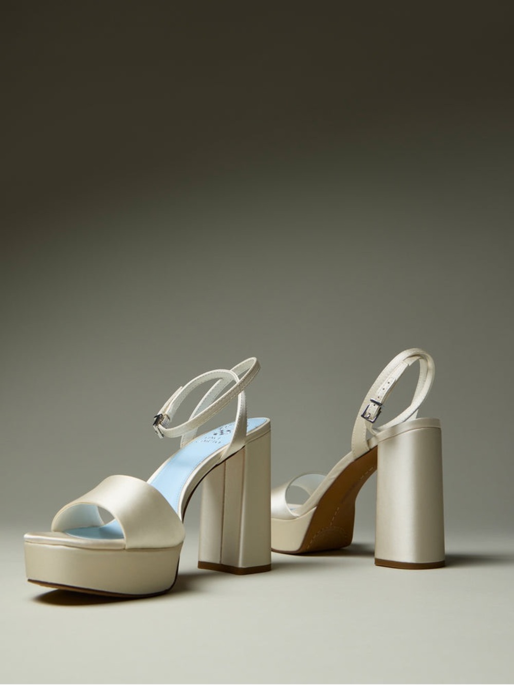 VINCE CAMUTO Pendry Platform Sandal - Picture 3 of 6